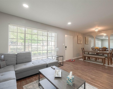 2121 Fountain View Drive - Photo Thumbnail 7