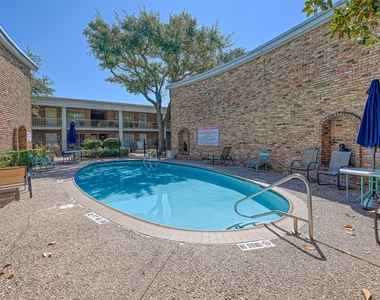 2121 Fountain View Drive - Photo Thumbnail 24