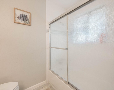 2121 Fountain View Drive - Photo Thumbnail 20