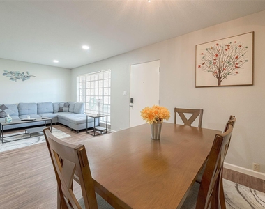 2121 Fountain View Drive - Photo Thumbnail 8
