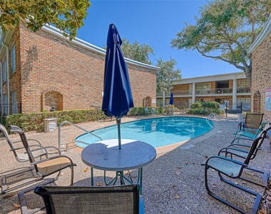 2121 Fountain View Drive - Photo Thumbnail 26