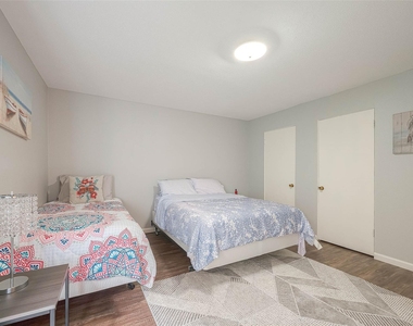 2121 Fountain View Drive - Photo Thumbnail 16