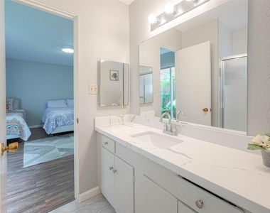 2121 Fountain View Drive - Photo Thumbnail 21