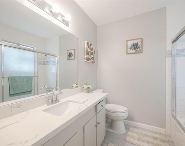 2121 Fountain View Drive - Photo Thumbnail 19