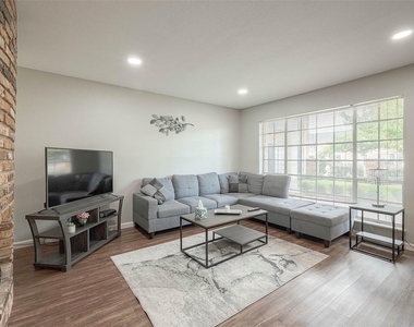 2121 Fountain View Drive - Photo Thumbnail 5