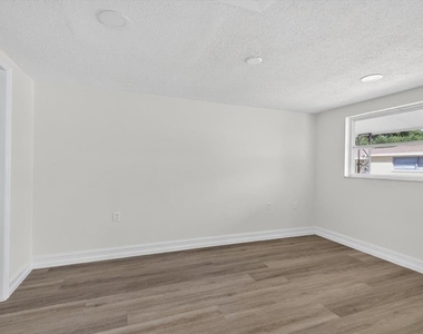 5409 Oceanic Road - Photo Thumbnail 16