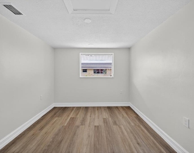 5409 Oceanic Road - Photo Thumbnail 10