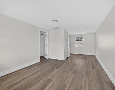 5409 Oceanic Road - Photo Thumbnail 9