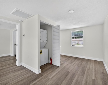 5409 Oceanic Road - Photo Thumbnail 8