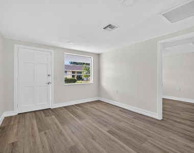 5409 Oceanic Road - Photo Thumbnail 4