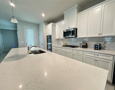 3941 Cuyahoga Valley Court - Photo Thumbnail 4