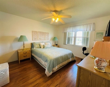 25100 Sandhill Boulevard - Photo Thumbnail 9