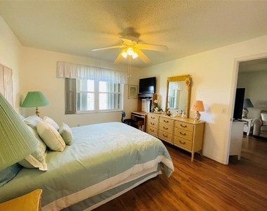25100 Sandhill Boulevard - Photo Thumbnail 10