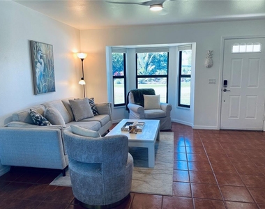 7234 Maguire Lane - Photo Thumbnail 4