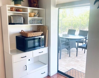 7234 Maguire Lane - Photo Thumbnail 8