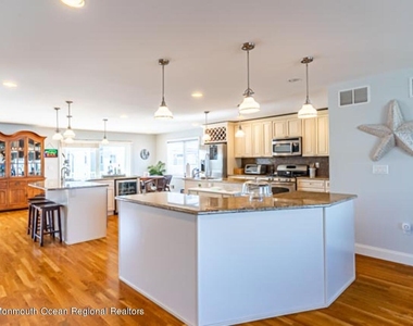 233 12th Avenue - Photo Thumbnail 8