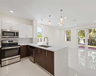 1434 Sw 4th Avenue - Photo Thumbnail 1
