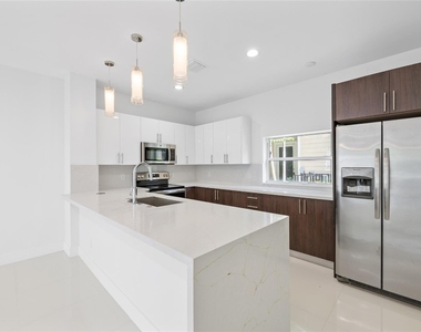 1428 Sw 4th Avenue - Photo Thumbnail 1