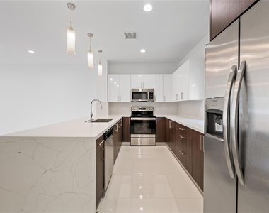 1428 Sw 4th Avenue - Photo Thumbnail 2