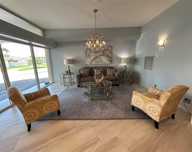 1200 Hibiscus Avenue - Photo Thumbnail 4