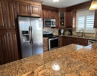 1200 Hibiscus Avenue - Photo Thumbnail 8