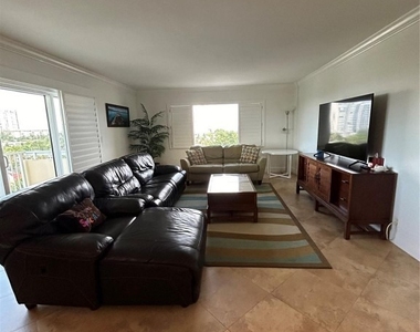 1200 Hibiscus Avenue - Photo Thumbnail 16