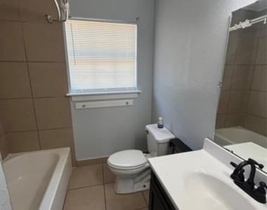 2518 N Fitzhugh Avenue - Photo Thumbnail 4