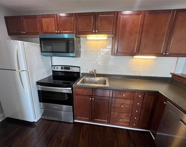 2518 N Fitzhugh Avenue - Photo Thumbnail 1