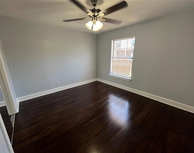2518 N Fitzhugh Avenue - Photo Thumbnail 3