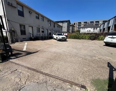 2518 N Fitzhugh Avenue - Photo Thumbnail 9
