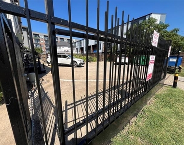 2518 N Fitzhugh Avenue - Photo Thumbnail 8