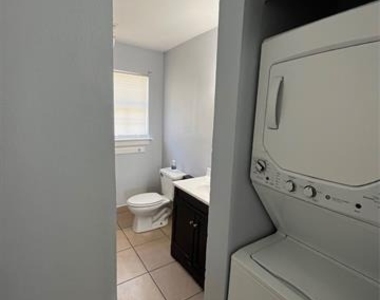 2518 N Fitzhugh Avenue - Photo Thumbnail 6