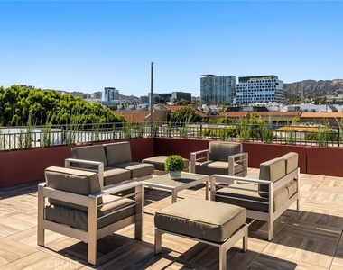 5820 La Mirada Avenue - Photo Thumbnail 15