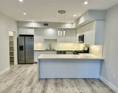 5820 La Mirada Avenue - Photo Thumbnail 6