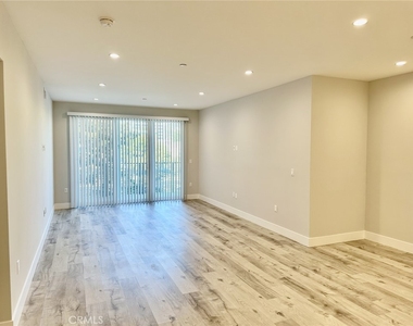 5820 La Mirada Avenue - Photo Thumbnail 12