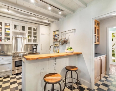 417 Peruvian Avenue - Photo Thumbnail 7