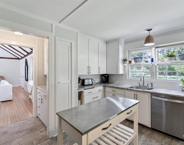 35 Sheppard Street - Photo Thumbnail 3