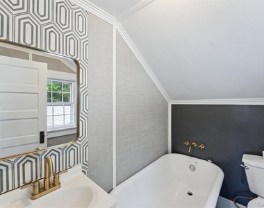 35 Sheppard Street - Photo Thumbnail 12