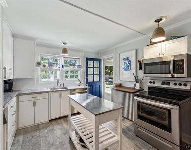 35 Sheppard Street - Photo Thumbnail 4
