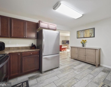 235 S Ridge Avenue - Photo Thumbnail 5