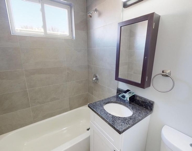 910 Gateway Boulevard - Photo Thumbnail 4