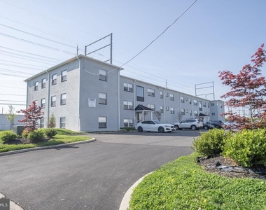 910 Gateway Boulevard - Photo Thumbnail 11