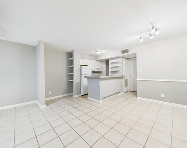 3018 1st St - Photo Thumbnail 5