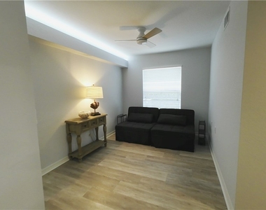 25727 Lake Amelia Way - Photo Thumbnail 10