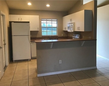 936 Eisenhower Boulevard - Photo Thumbnail 3