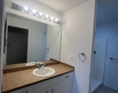 936 Eisenhower Boulevard - Photo Thumbnail 7