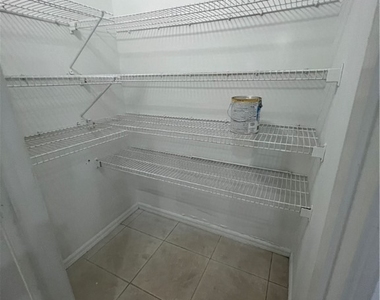 936 Eisenhower Boulevard - Photo Thumbnail 4