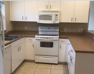 936 Eisenhower Boulevard - Photo Thumbnail 2