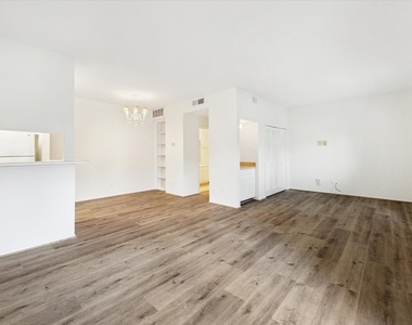 2425 Augusta Drive - Photo Thumbnail 2