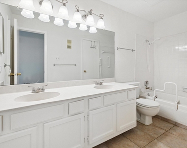 2425 Augusta Drive - Photo Thumbnail 8